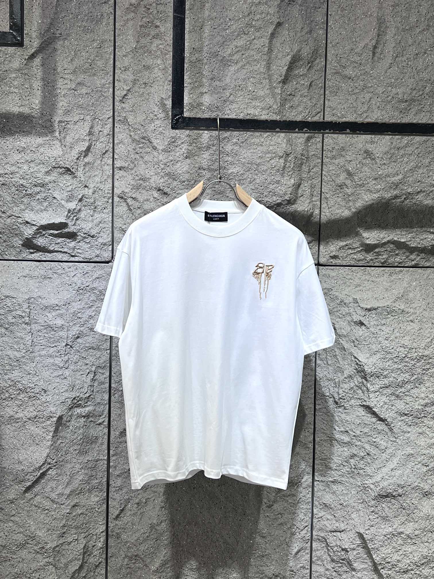 バレンシアガ tシャツ 水色Ｎ級品 海外セレブが愛用する トップス Tシャツ 純綿 ロゴ刺繍 品質保証 男女兼用 ホワイト_1