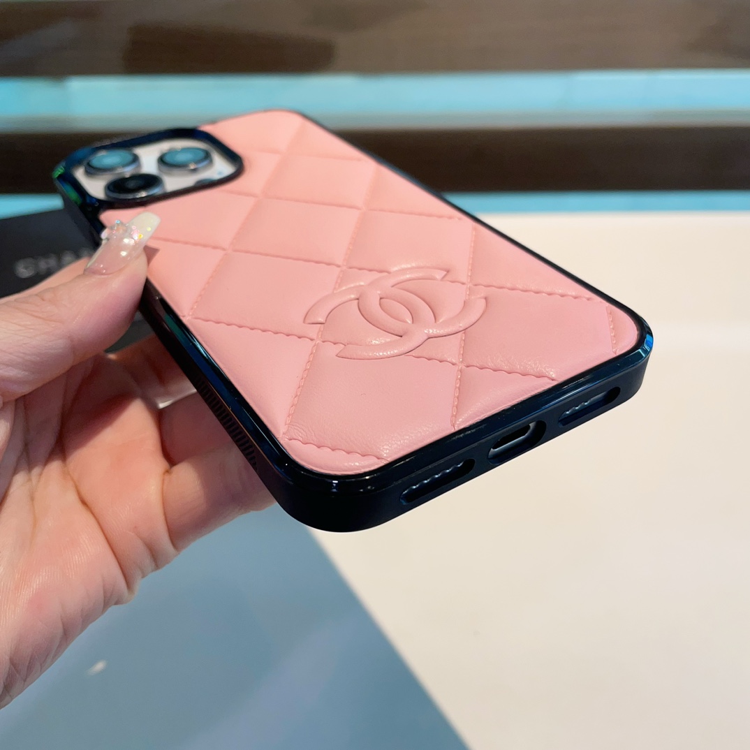 シャネル スマホ ケースコピー 携帯電話ケース レザー素材 耐衝撃 落下防止 取付簡単 軽量 レザーバッジ シャネル風 ピンク_9