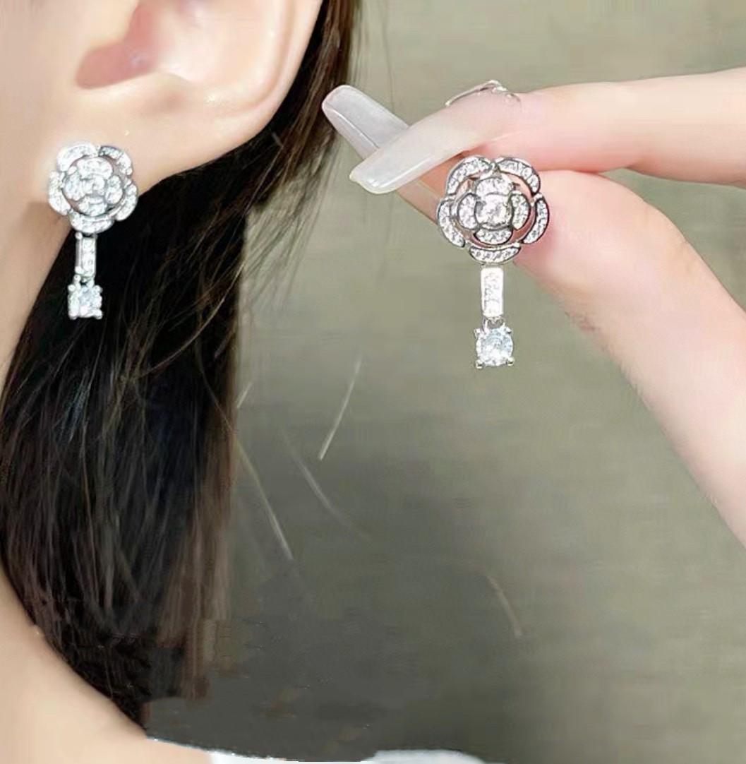 レディース シャネルイヤリング激安通販 シンプル 魅力的 ダイヤモンド花形 キラキラ 眩しい レディース ホワイト_4