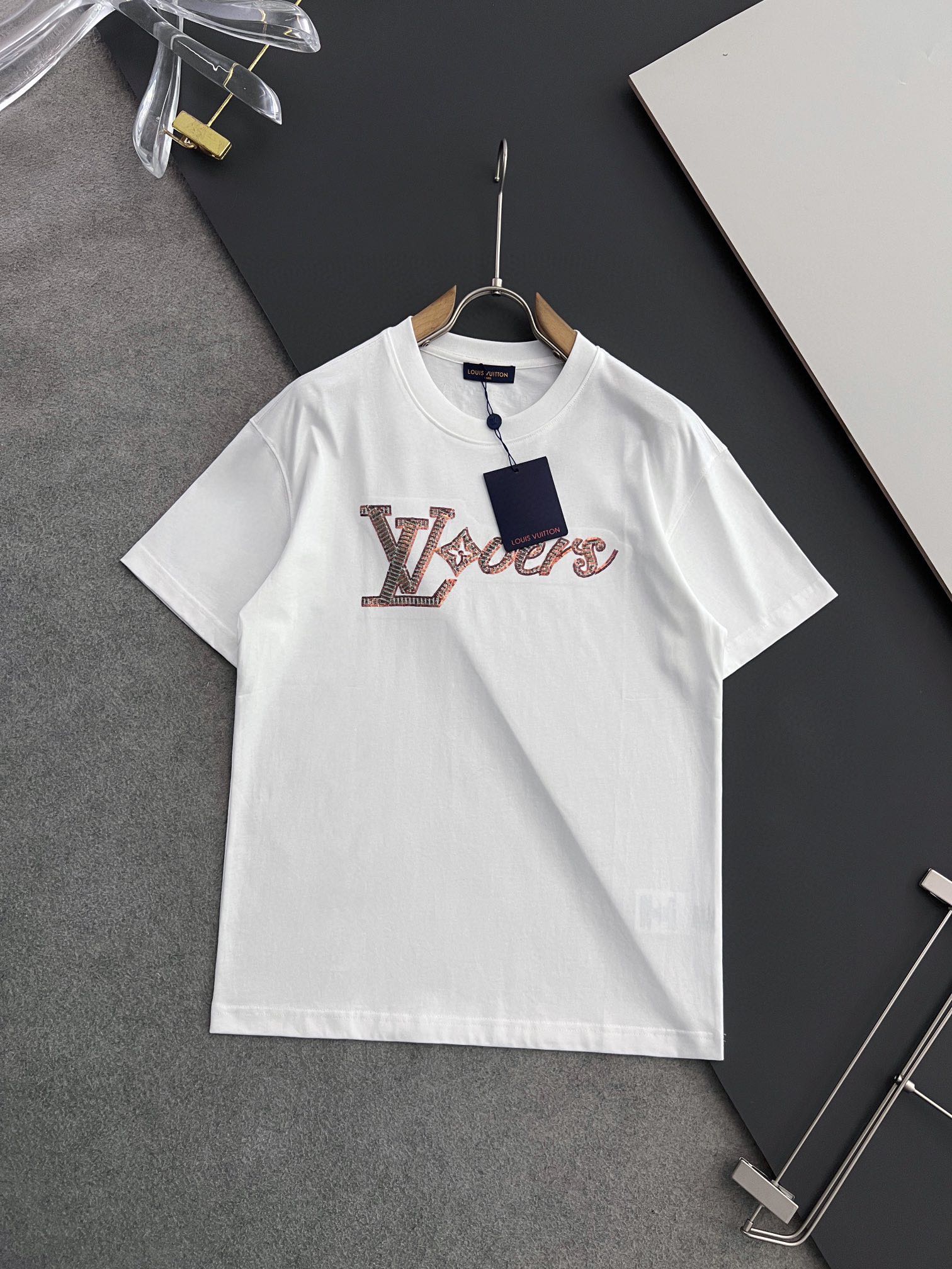 オンライン限定 ルイヴィトンtシャツ メンズ偽物 クルーネック 夏服 ロゴトップス プリント ゆったり 短袖 純綿 2色可選_1
