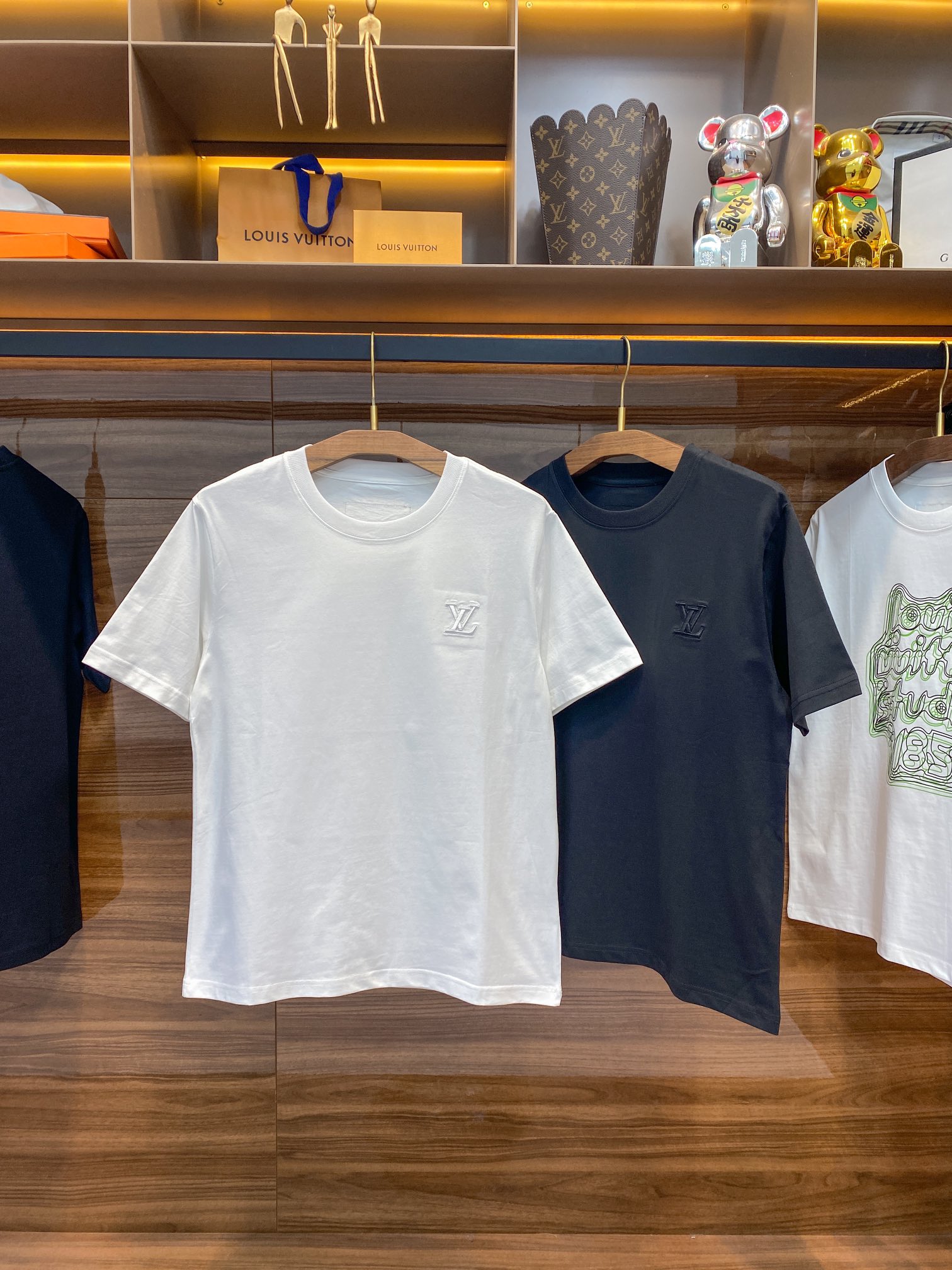 ヴィトン アウタースーパーコピー クルーネック 短袖 プリント お手頃価格で純綿トップス 男女兼用 2色可選_1