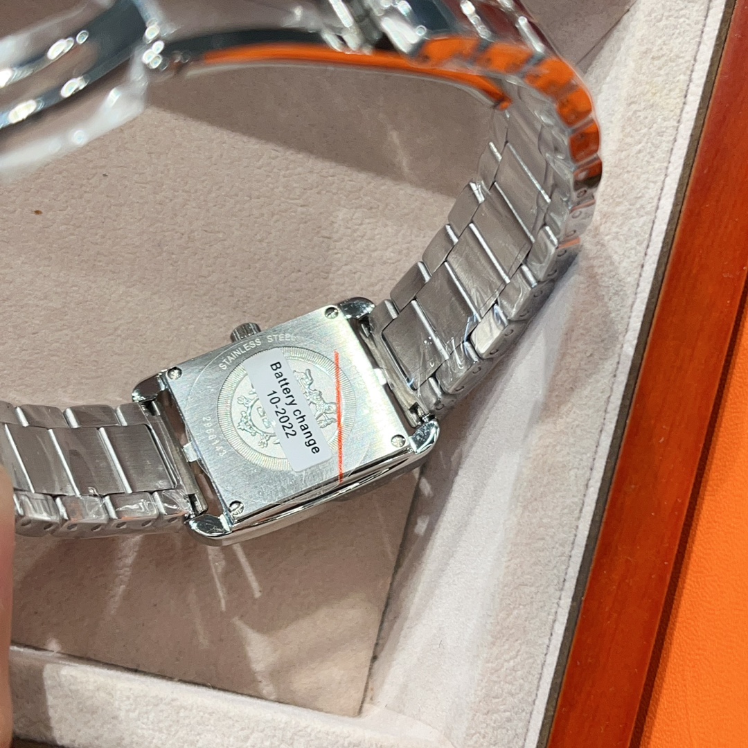 エルメス時計ベルト交換どこで偽物 ウォッチ 腕時計 文字盤 シルバーケース メタルバンド ホワイト_9