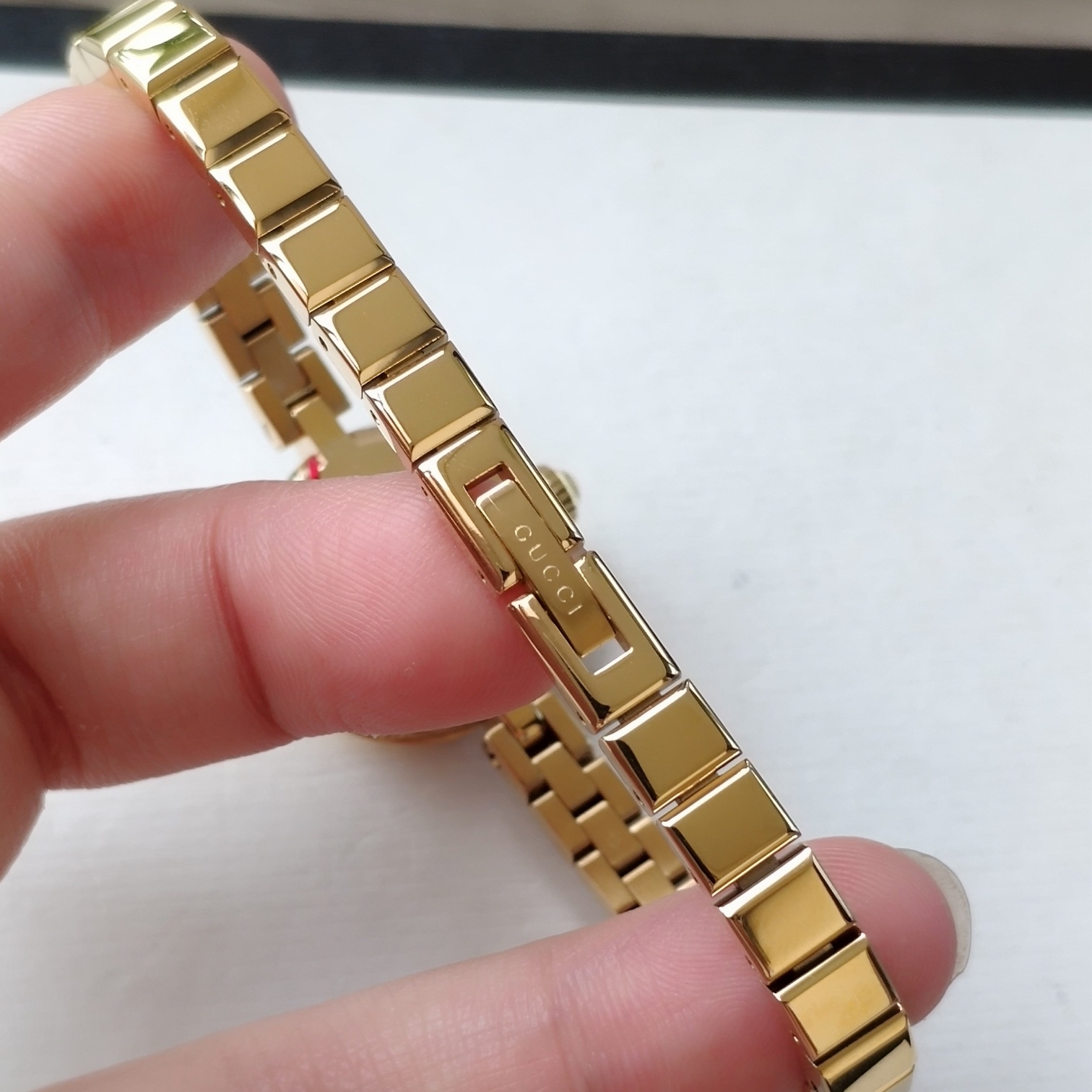 gucci レディース 腕時計スーパーコピー ウォッチ ダイヤモンド飾り うで時計 直径22㎜ レディース ゴールド_8