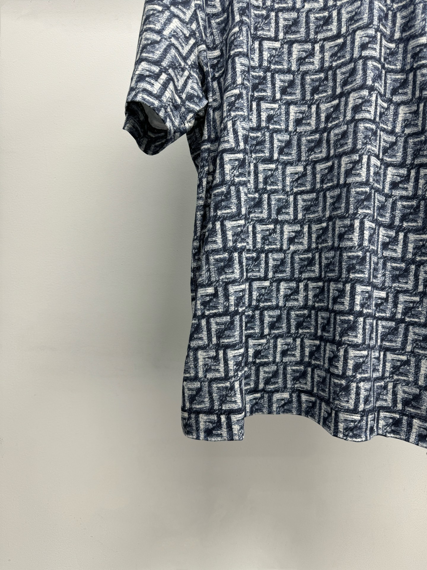 オンライン限定 fendi t シャツコピー トップス 純綿 プリント 花柄 柔らかい 半袖 シンプル 夏服 ブラック_6