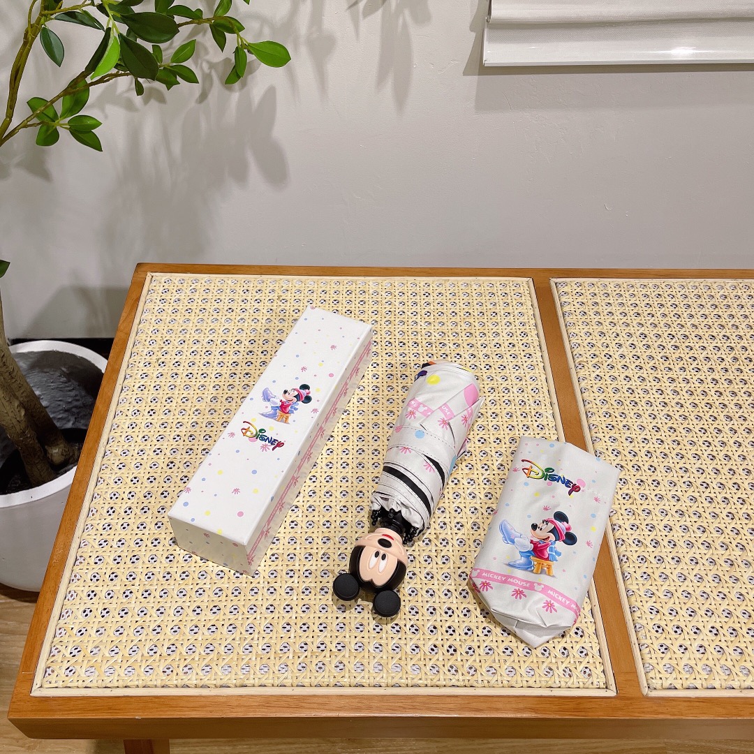 GUCCI傘がいるかスーパーコピー ディズニーランドコラボ 収納ポーチ付き 日焼け止め 携帯便利 ホワイト_9