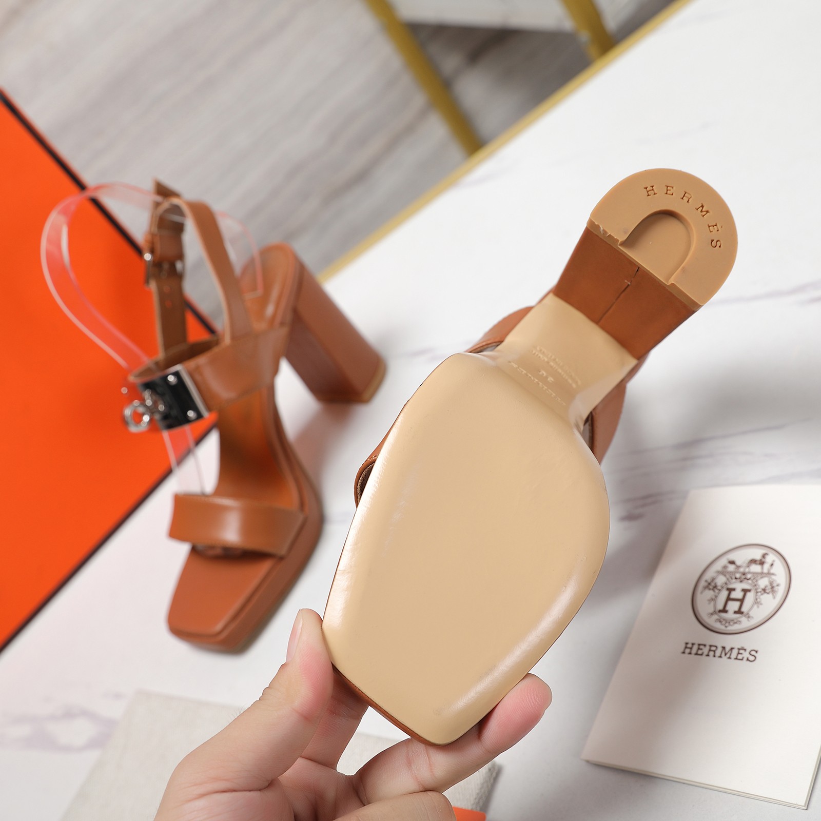 エルメス エクストラ サンダルスーパーコピー 9.5㎝ハイヒール ファッション 歩きやすい 優雅な女性シューズ ブラウン_9