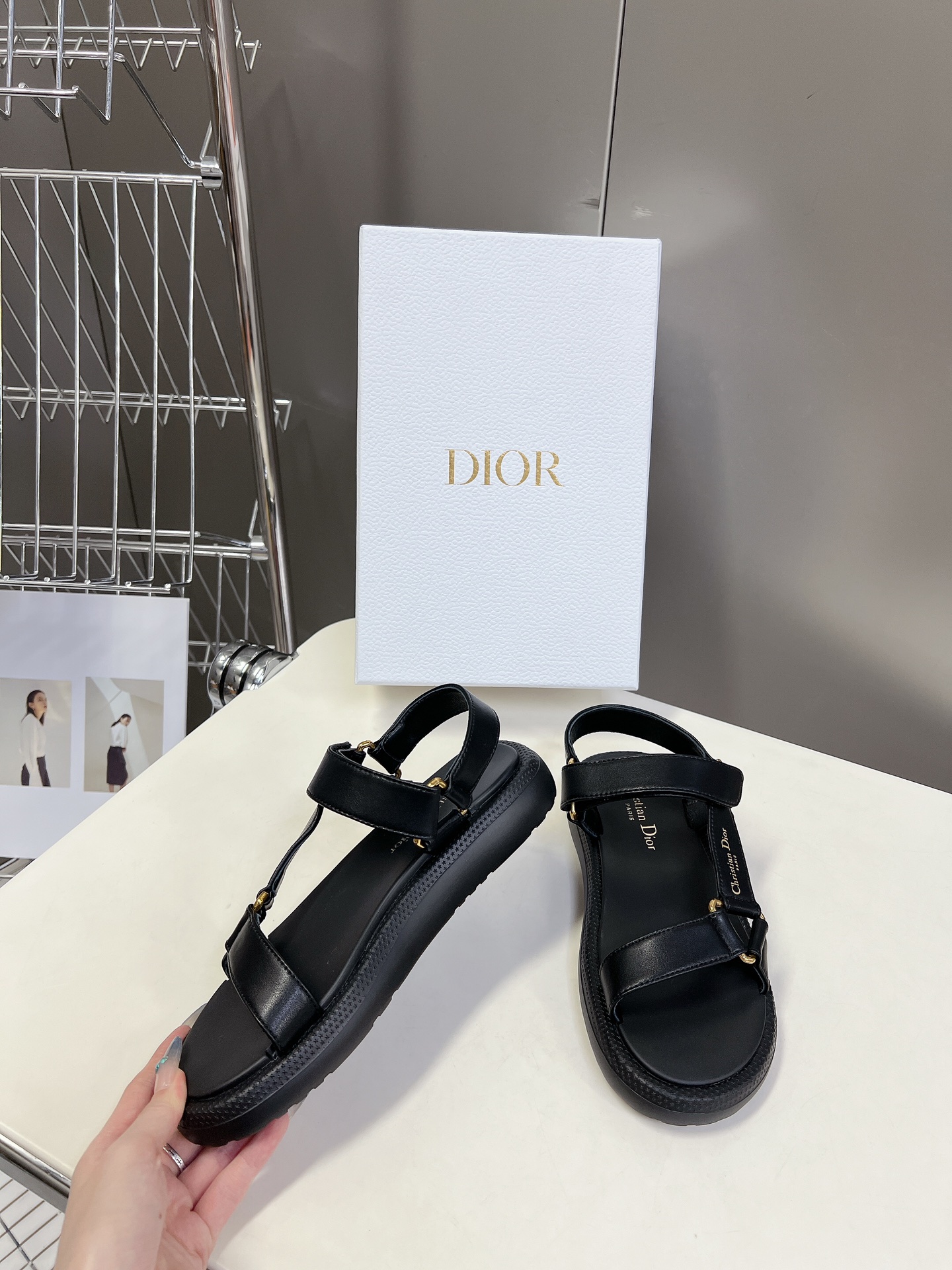 人気新作アイテム dior aqua サンダルコピー 柔らかい マジックテープのサンダル 夏用 水陸両用 ブラック_4