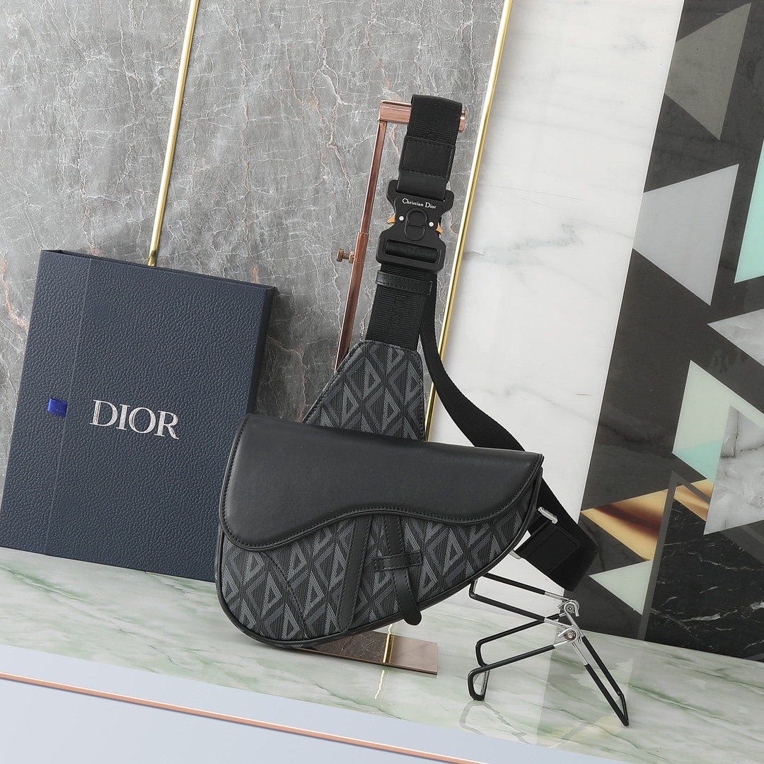 dior ショルダー バッグ激安通販 斜め掛けバッグ 牛革 ロゴプリント ナイロン肩紐 型番1ADPO093 シンプルながら人気 ブラック_1