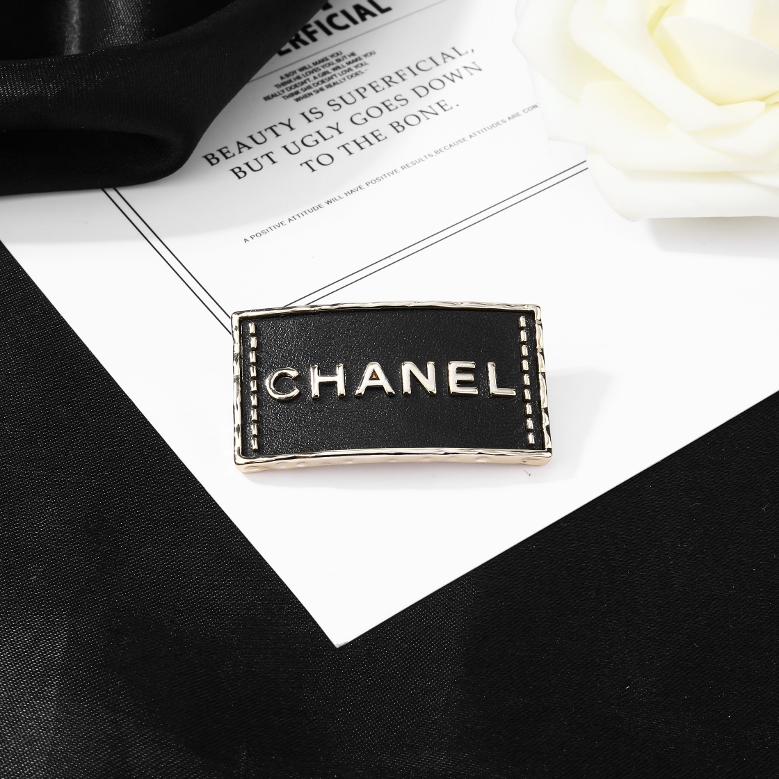 chanel ブローチスーパーコピー シンプル ロゴ 品質保証 ファッション 高級感 ブラック_8