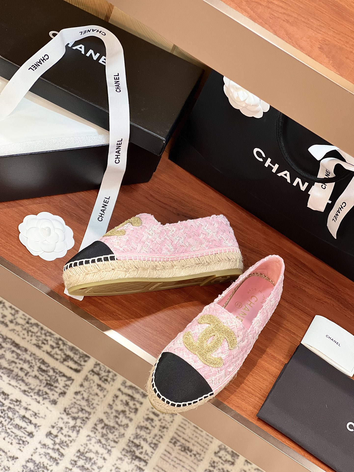 シャネル風シューズ偽物 ローファー 歩きやすい モカシン 個性的な雰囲気 ロゴプリント ピンク_7