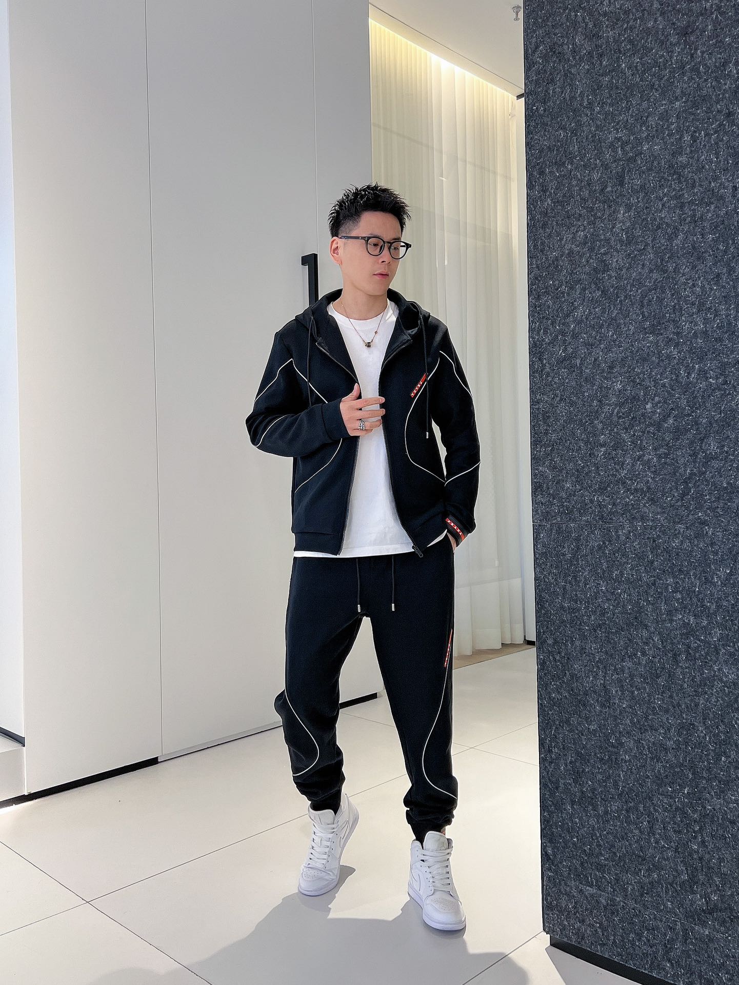 おすすめ プラダ 服コピー トップス セーターセット パンツ 柔らかい ハンサム 人気品 カジュアルセット ブラック_1