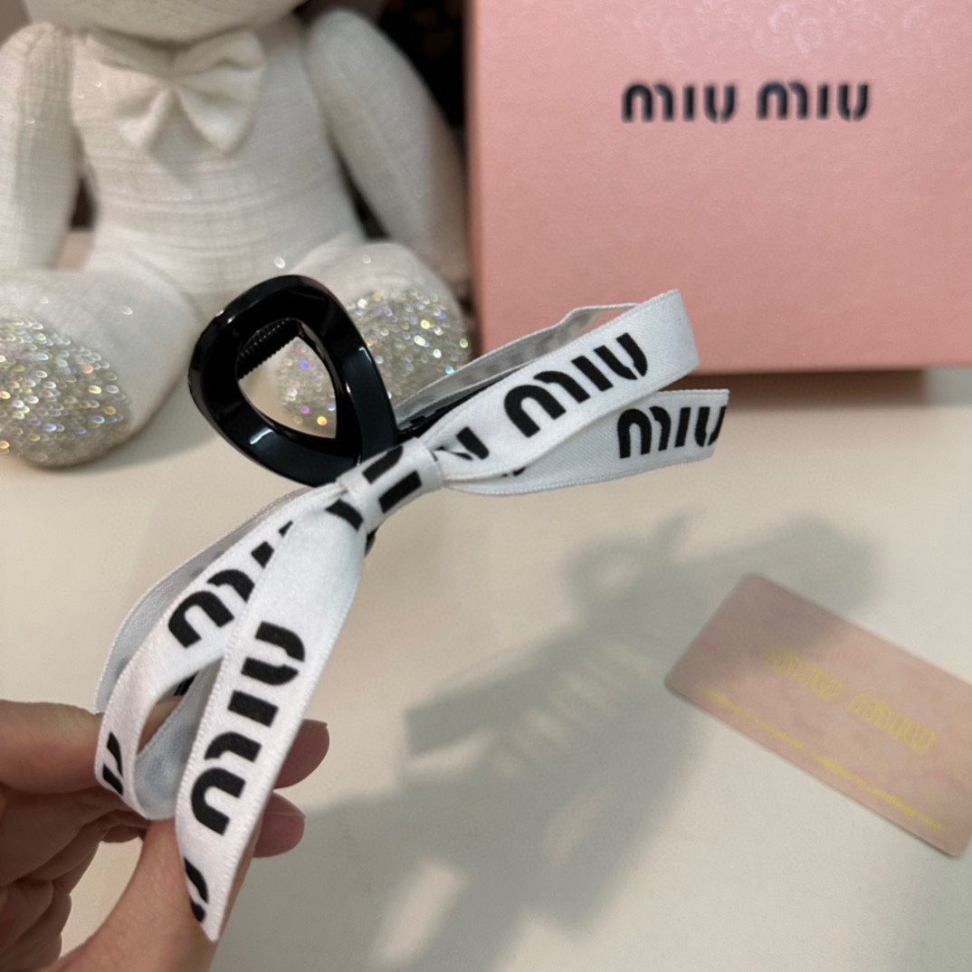MIUMIUカチューシャ偽物 アクセサリー 髪留め バッレタ 髪飾り マット 普段使い ホワイト_2