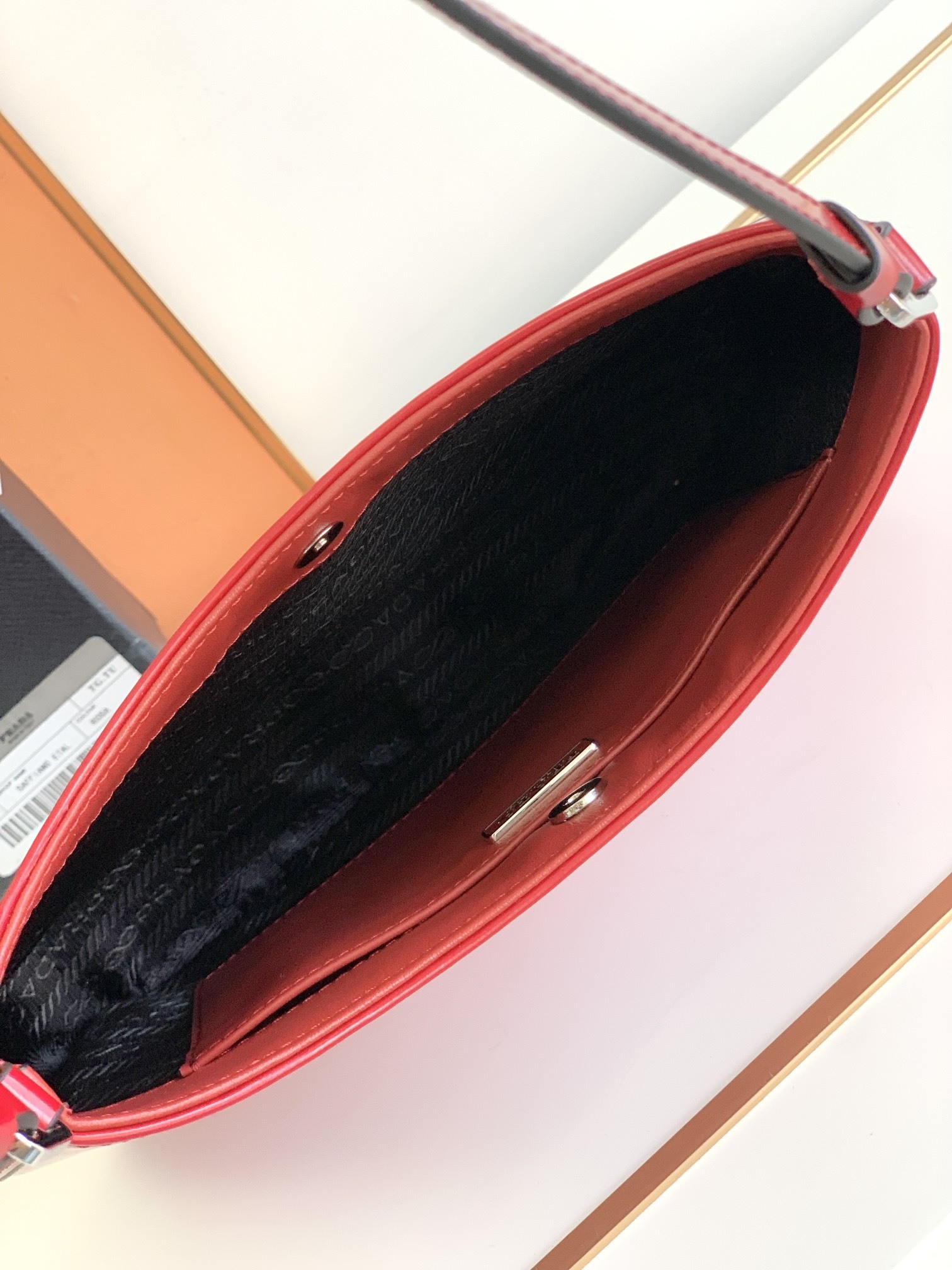 プラダ バッグ ロゴスーパーコピー ハンドバッグ レザー 高品質 1BC499 シンプル hoboバッグ レッド_8