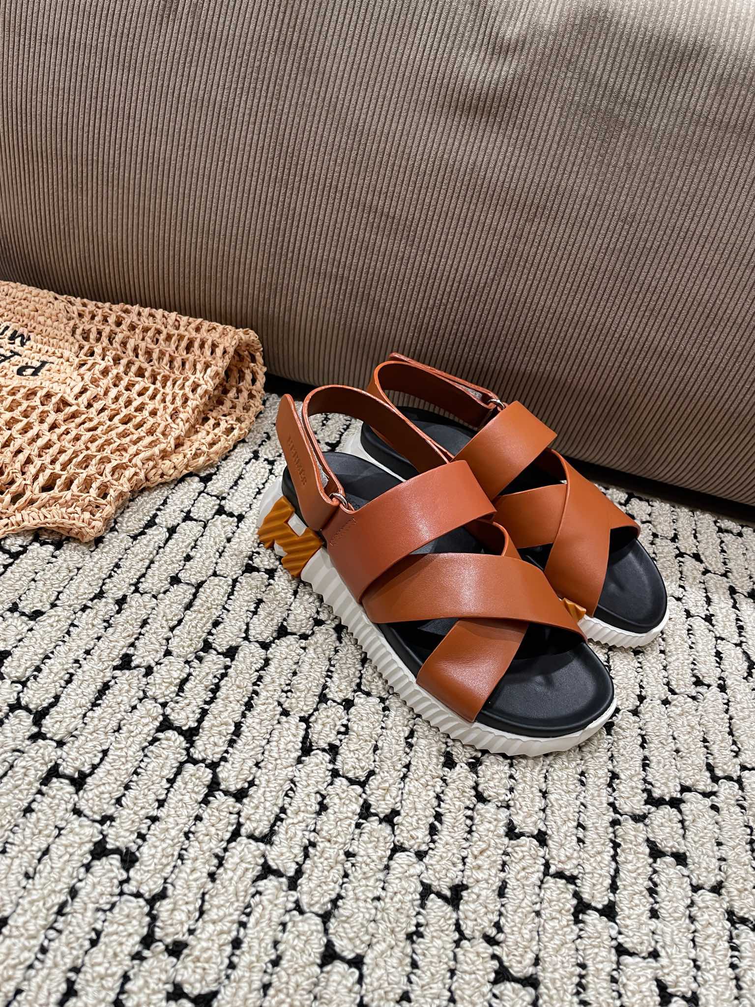 定番人気 エルメス ケリー 靴偽物 サンダル 本革 レザー 優雅 歩きやすい 厚さ3.5㎝ シンプル ブラウン_3