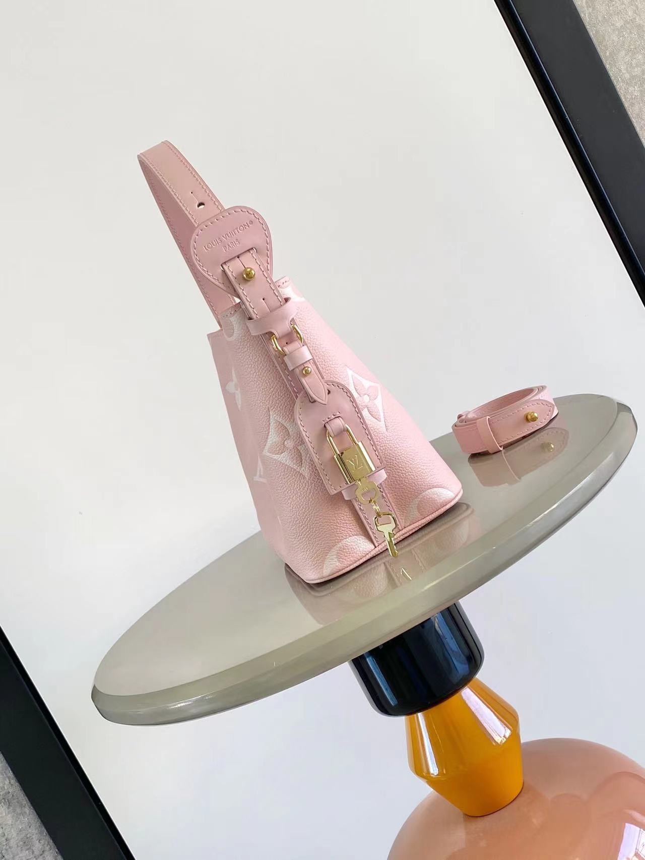 ルイヴィトン カバン買取偽物 本革 レザー ハンドバッグ プリント 可愛い ピンク_2