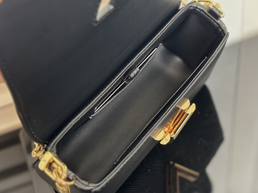 人気新作 ヴィトン バッグ 黒偽物 本革 レザー 斜め掛けバッグ  M83077 ブラック_7