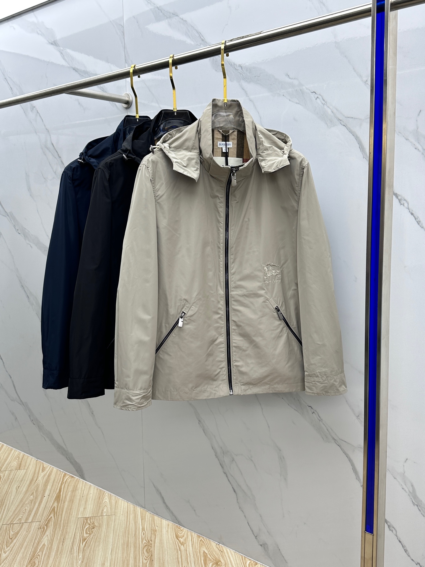 超激得の新品 burberry ジャケットコピー アウター トップス フード付き メンズ カジュアル 柔軟 グレイ_1