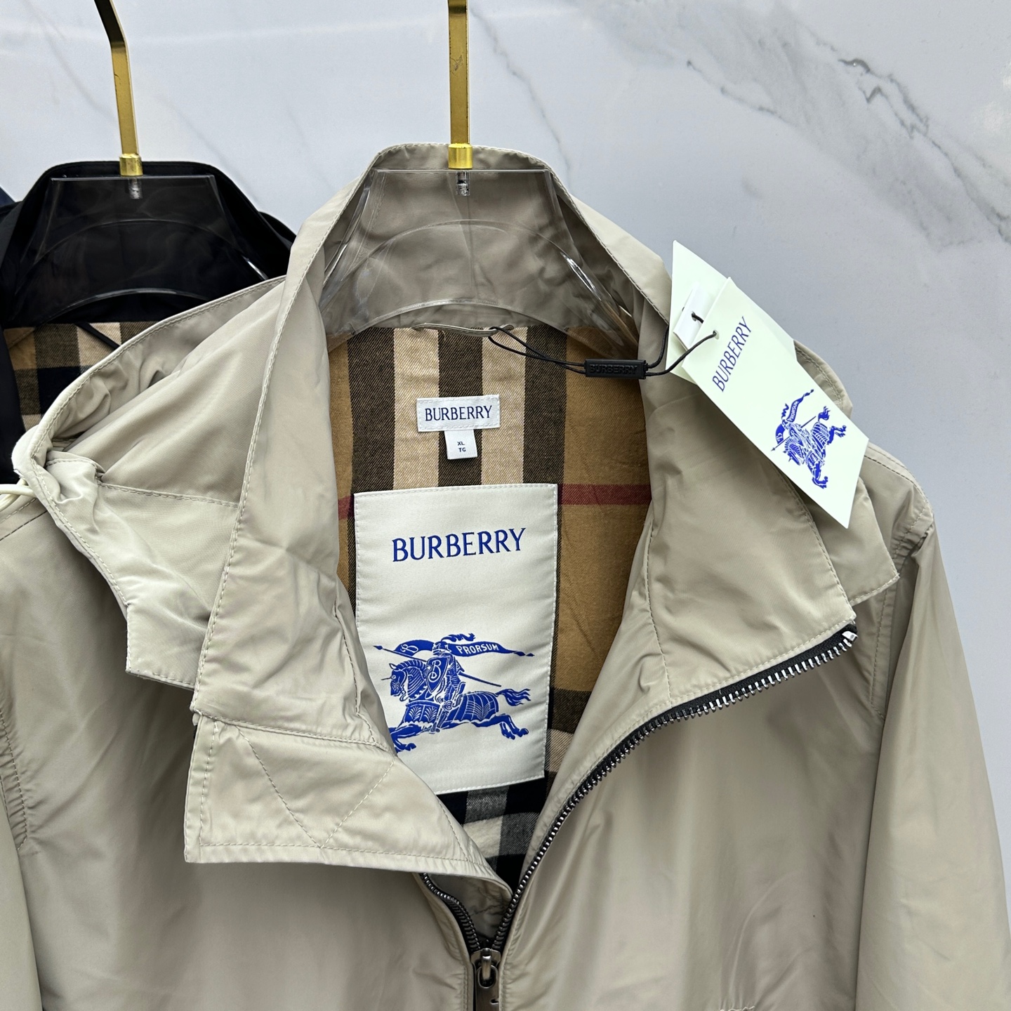 超激得の新品 burberry ジャケットコピー アウター トップス フード付き メンズ カジュアル 柔軟 グレイ_3