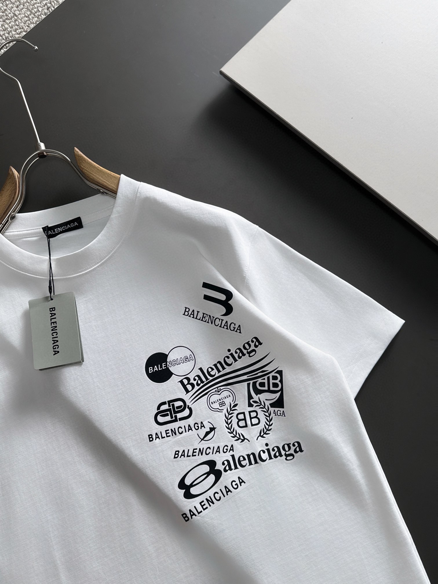 バレンシアガの服偽物 Ｔシャツ 短袖トップス シンプル 100%綿 プリント 男女兼用 ホワイト_4