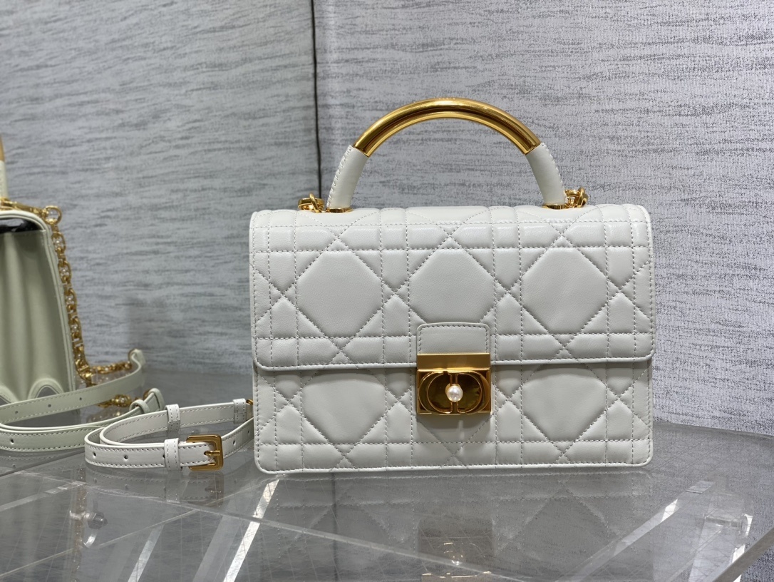 超激得の新品 dior ブック トートスーパーコピー 爆買 ハンドバッグ レザー 牛革 優雅レディ ホワイト_1