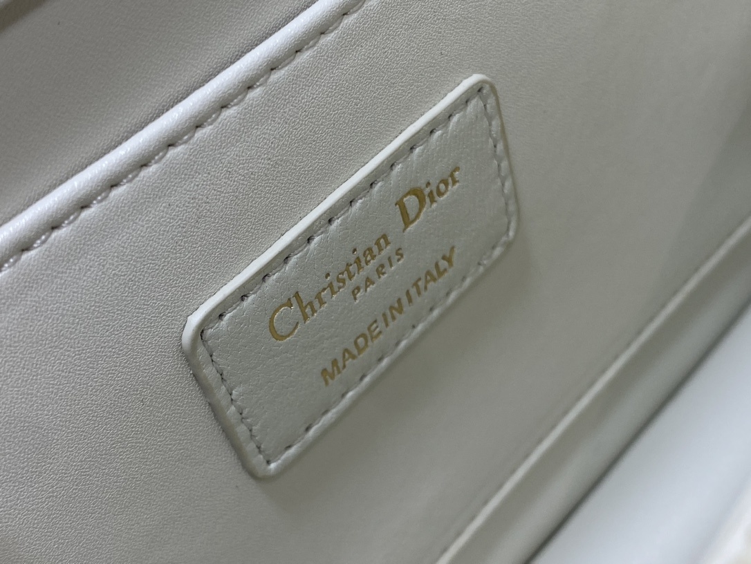 超激得の新品 dior ブック トートスーパーコピー 爆買 ハンドバッグ レザー 牛革 優雅レディ ホワイト_9