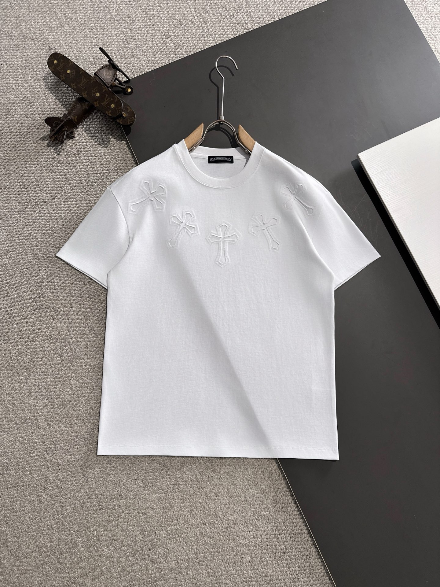 期間限定品 クロムハーツtシャツ 偽物 見分け方スーパーコピー シンプル 短袖 トップス 純綿 ホワイト_1