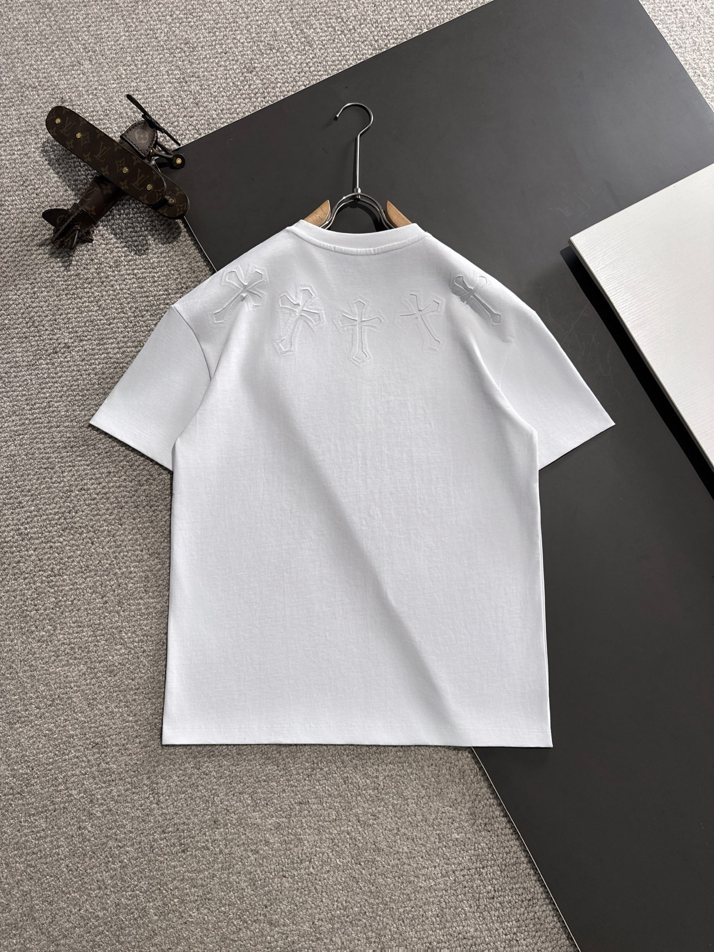 期間限定品 クロムハーツtシャツ 偽物 見分け方スーパーコピー シンプル 短袖 トップス 純綿 ホワイト_2