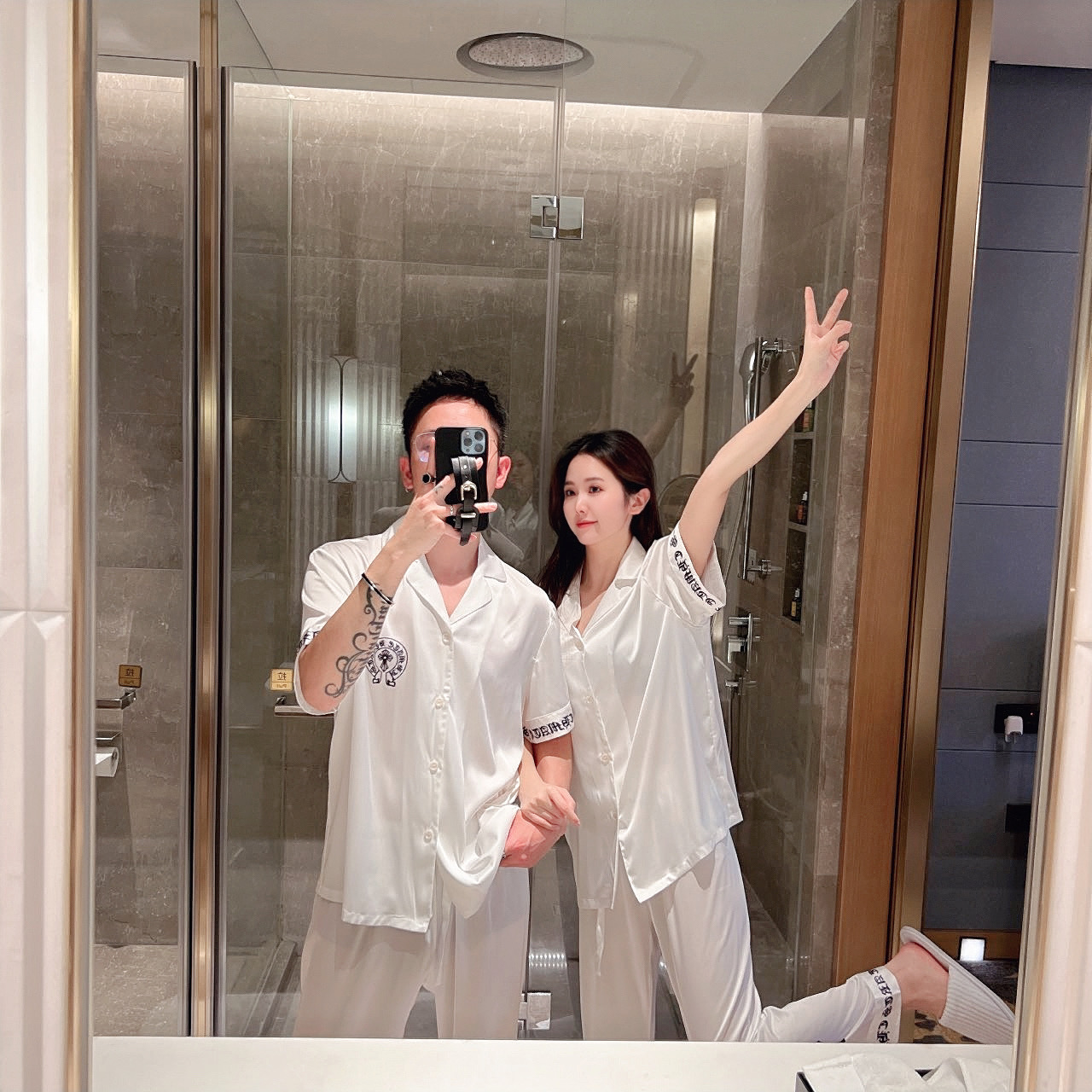クロムハーツ ロング服コピー ゆったり 短袖 プリント トップス ルームウェアセット シルク 男女兼用 ホワイト_1