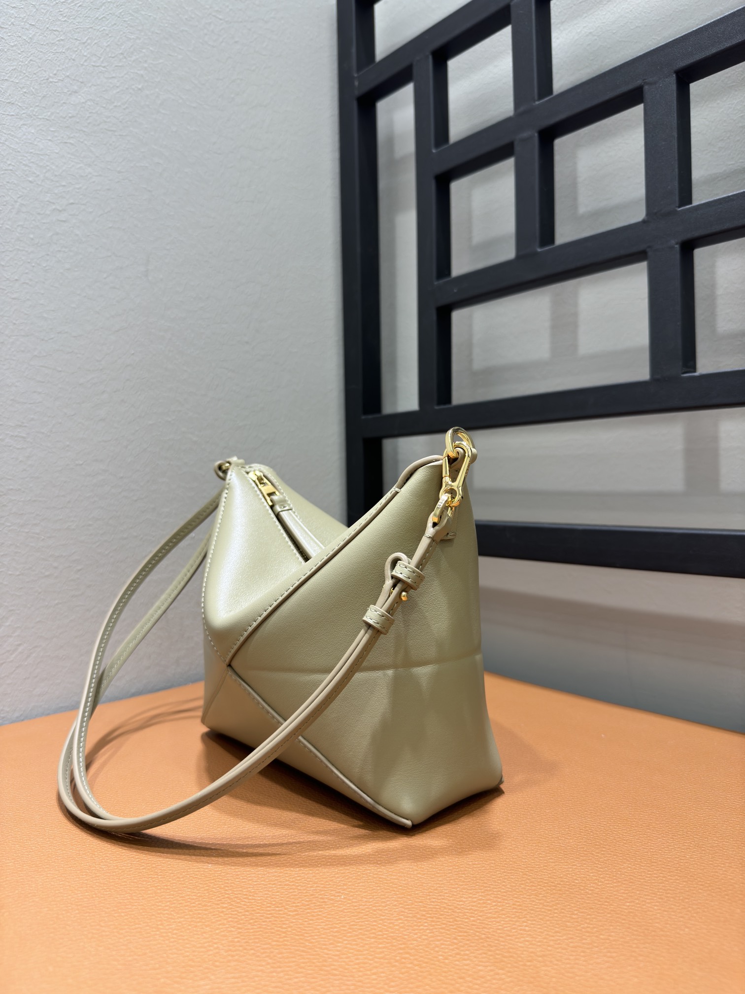 超人気 loewe バッグコピー シンプル 斜め掛けバッグ 柔軟革 レザー 66005 グリーン_3