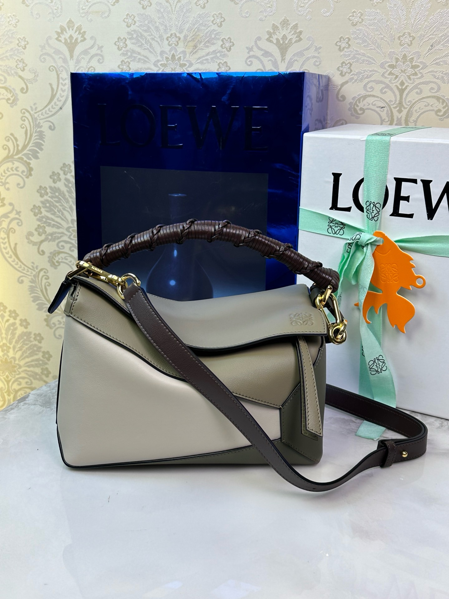 loewe ショルダー バッグＮ級品 斜め掛けバッグ 編みハンド 牛革 高品質 ファッション 062405 グリーン_1