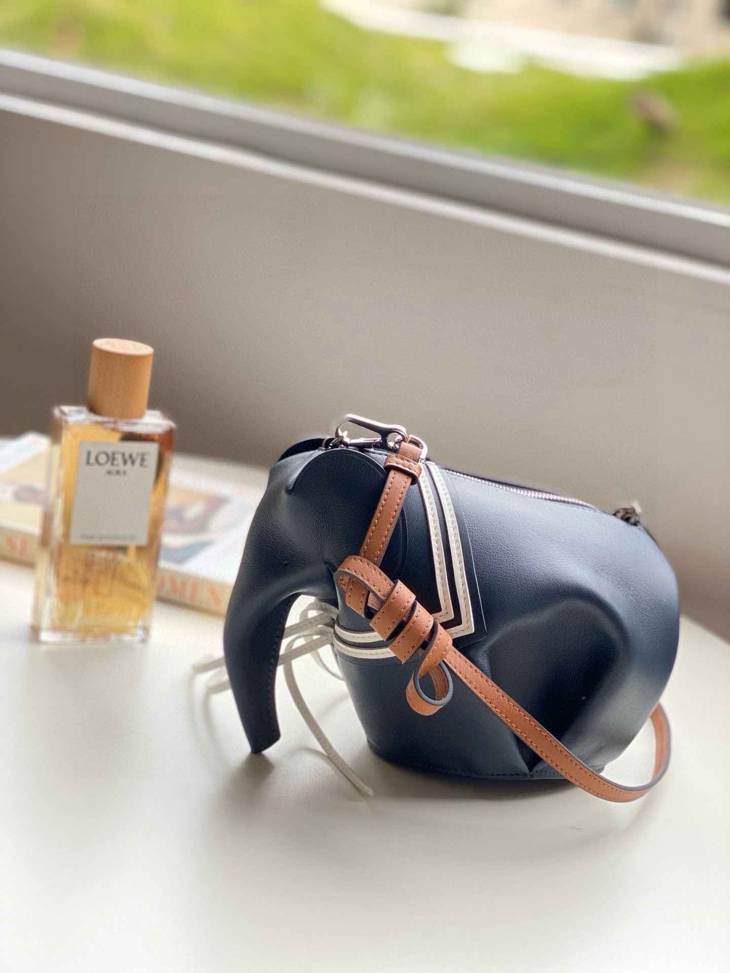 高級感溢れる ロエベ ショルダー バッグ ミニコピー 象かたち 牛革 斜め掛けバッグ 可愛い 66010ブルー_6