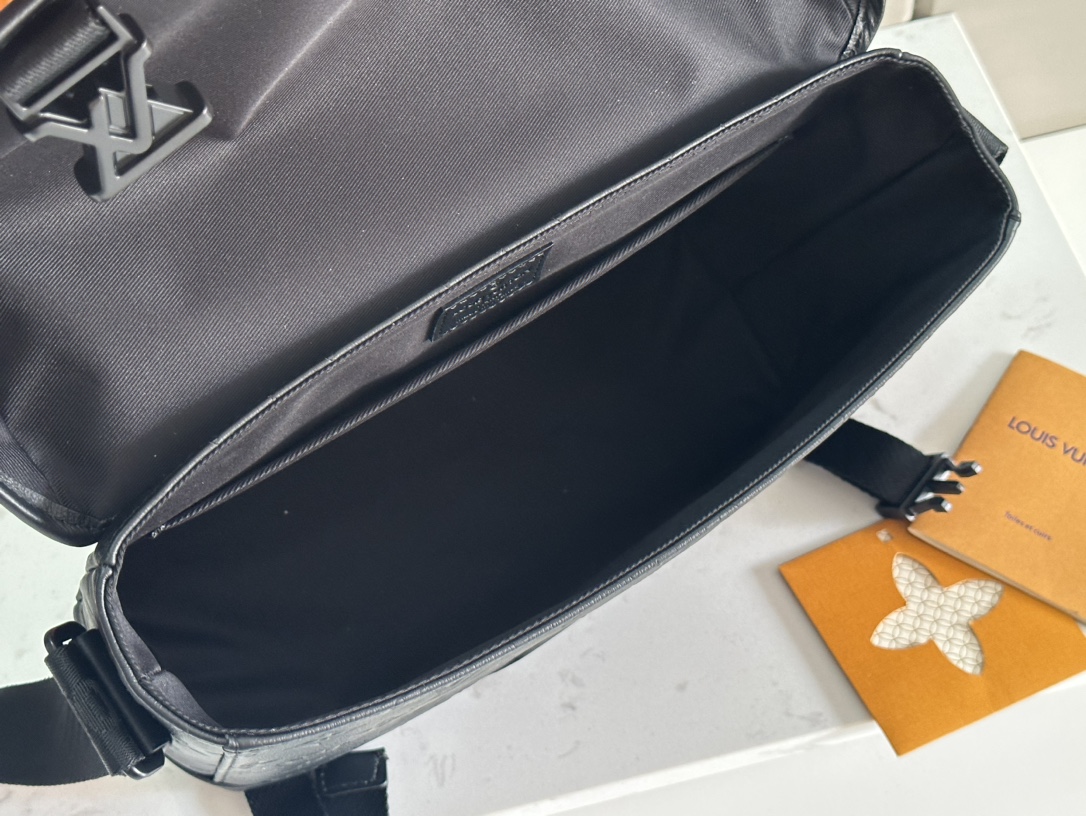 ルイヴィトンバッグ人気順Ｎ級品 斜め掛けバッグ レザー 牛革 M25121 ビジネス 通勤人気 ブラック_5