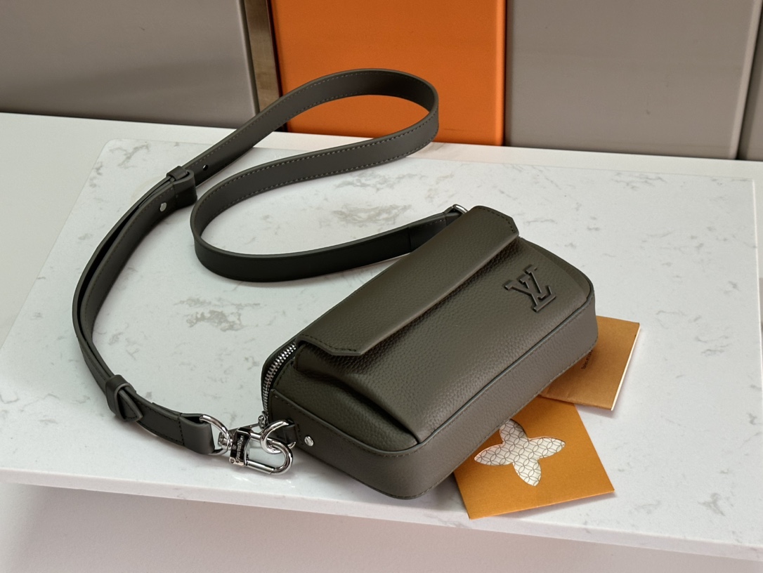 ヴィトン バッグ いつ使うコピー シンプル 斜め掛けバッグ プリント レザー 牛革 M83560 グレー_4