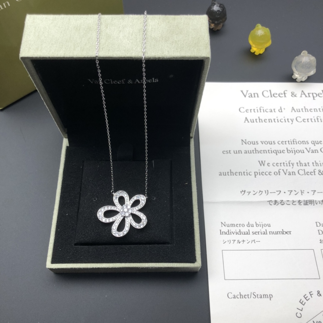 VCA ヴァンクリーフアーペル ネックレス チェーンスーパーコピー 優雅レディ ダイヤモンド飾り シルバー_1