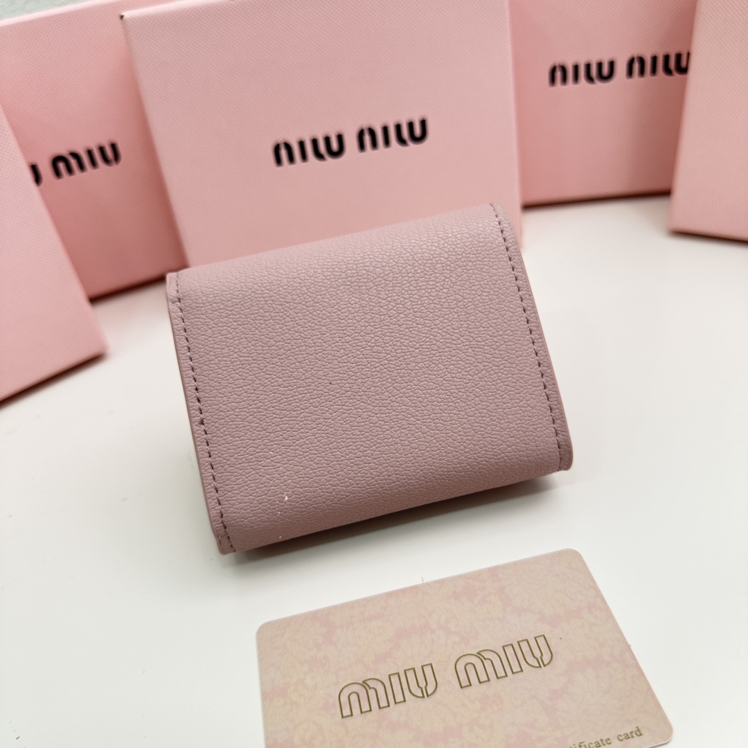 ミュウミュウ財布アウトレットスーパーコピー レザー 精巧な 牛革 三つ折り miumiu 5235 シンプル ピンク_3