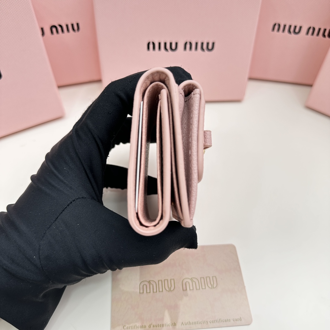 ミュウミュウ財布アウトレットスーパーコピー レザー 精巧な 牛革 三つ折り miumiu 5235 シンプル ピンク_5
