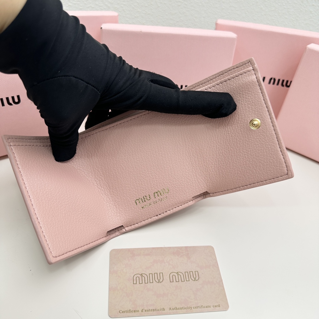 ミュウミュウ財布アウトレットスーパーコピー レザー 精巧な 牛革 三つ折り miumiu 5235 シンプル ピンク_7