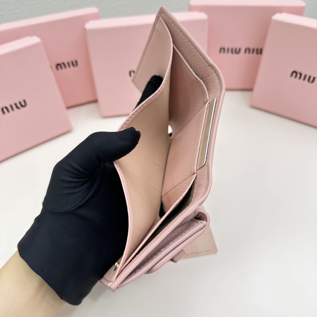 ミュウミュウ財布アウトレットスーパーコピー レザー 精巧な 牛革 三つ折り miumiu 5235 シンプル ピンク_8