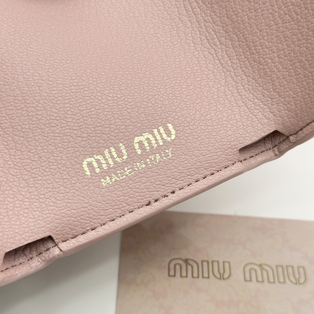 ミュウミュウ財布アウトレットスーパーコピー レザー 精巧な 牛革 三つ折り miumiu 5235 シンプル ピンク_9