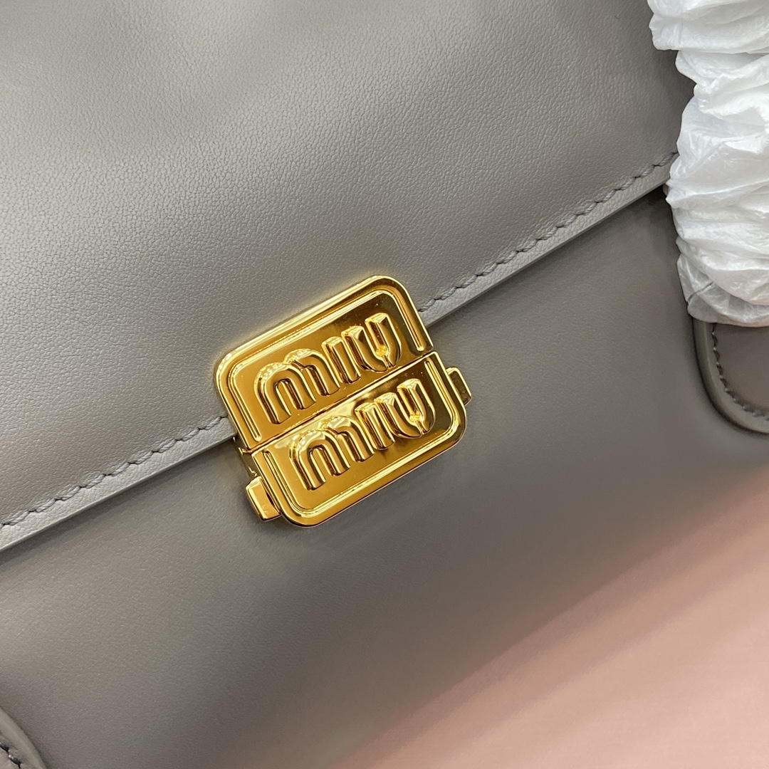 魅力的な miumiu カバンコピー ハンドバッグ 優雅レディ レザー 牛革 5BD265 グレー_6