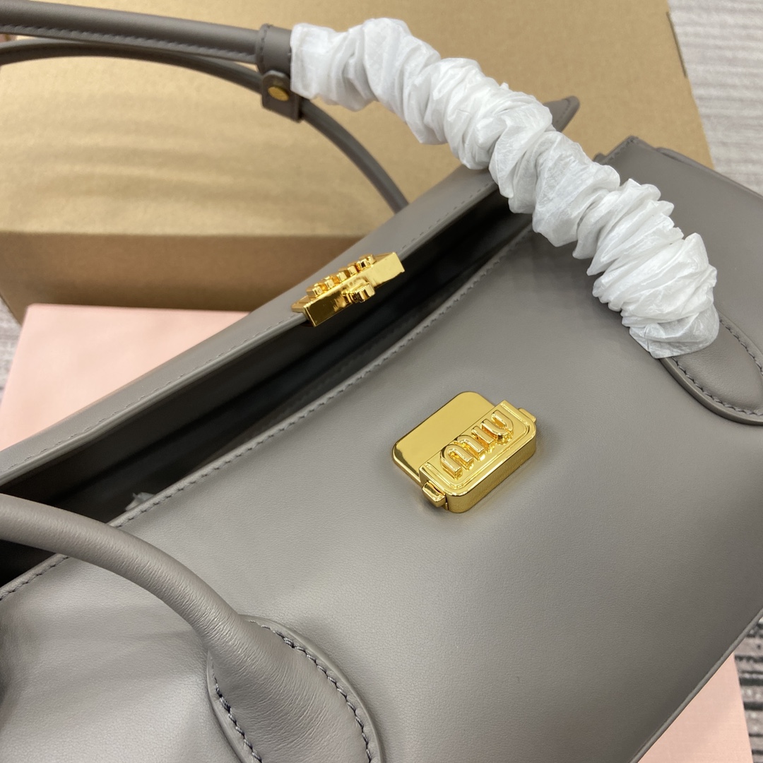 魅力的な miumiu カバンコピー ハンドバッグ 優雅レディ レザー 牛革 5BD265 グレー_10