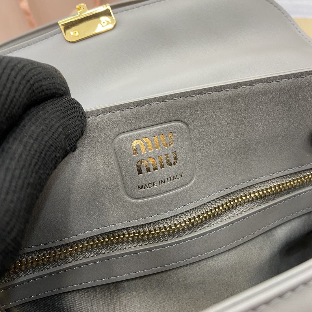 魅力的な miumiu カバンコピー ハンドバッグ 優雅レディ レザー 牛革 5BD265 グレー_11