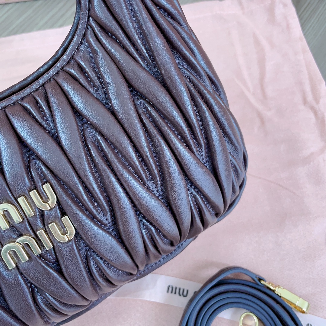 miumiu ナッパ クリスタル偽物 ハンドバッグ 牛革 レザー 優雅 可愛い 5BC125 ブラック_6