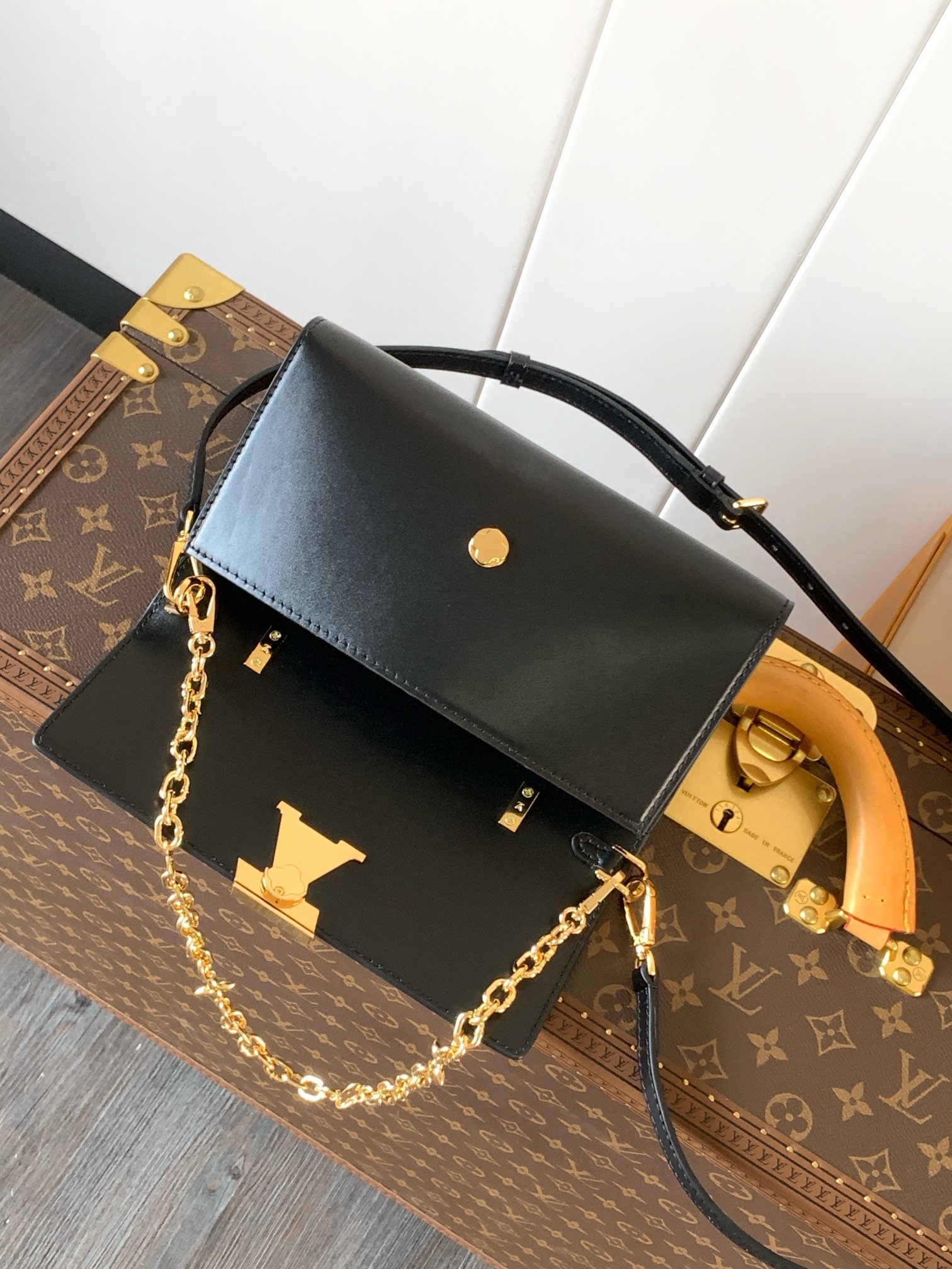 LV ルイヴィトン 黒カバン激安通販 シンプル 優雅 レザー 斜め掛け 牛革 M12143 ブラック_2