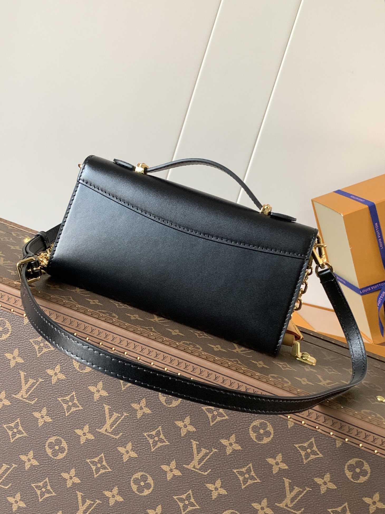 LV ルイヴィトン 黒カバン激安通販 シンプル 優雅 レザー 斜め掛け 牛革 M12143 ブラック_4