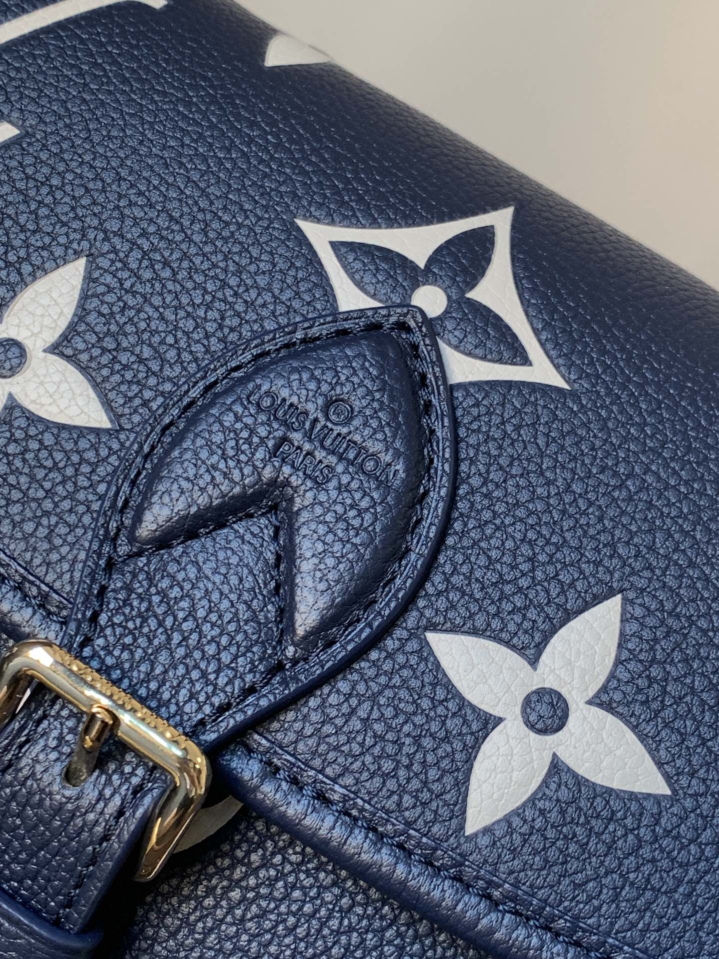 LV ルイヴィトン バック 臭い偽物 シンプル 優雅 レザー 柔らかい 斜め掛け 牛革 M47161 ブルー_4