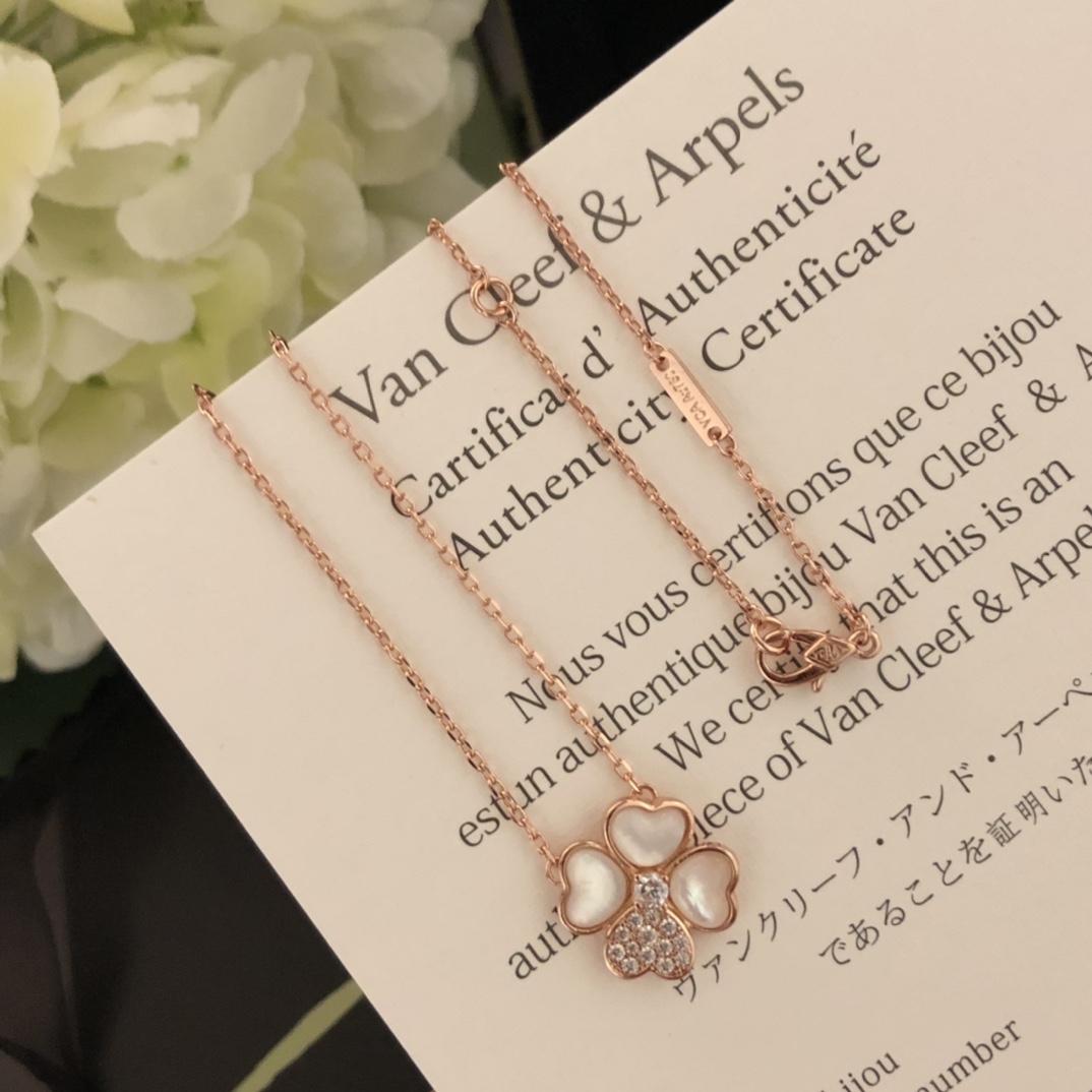 ヴァンクリーフアーペル アメリカスーパーコピー 四つ葉かたち シルバー 優雅 花 シンプル ホワイト_6