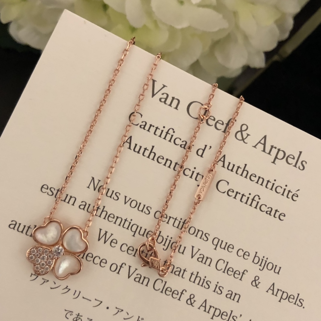 ヴァンクリーフアーペル アメリカスーパーコピー 四つ葉かたち シルバー 優雅 花 シンプル ホワイト_8