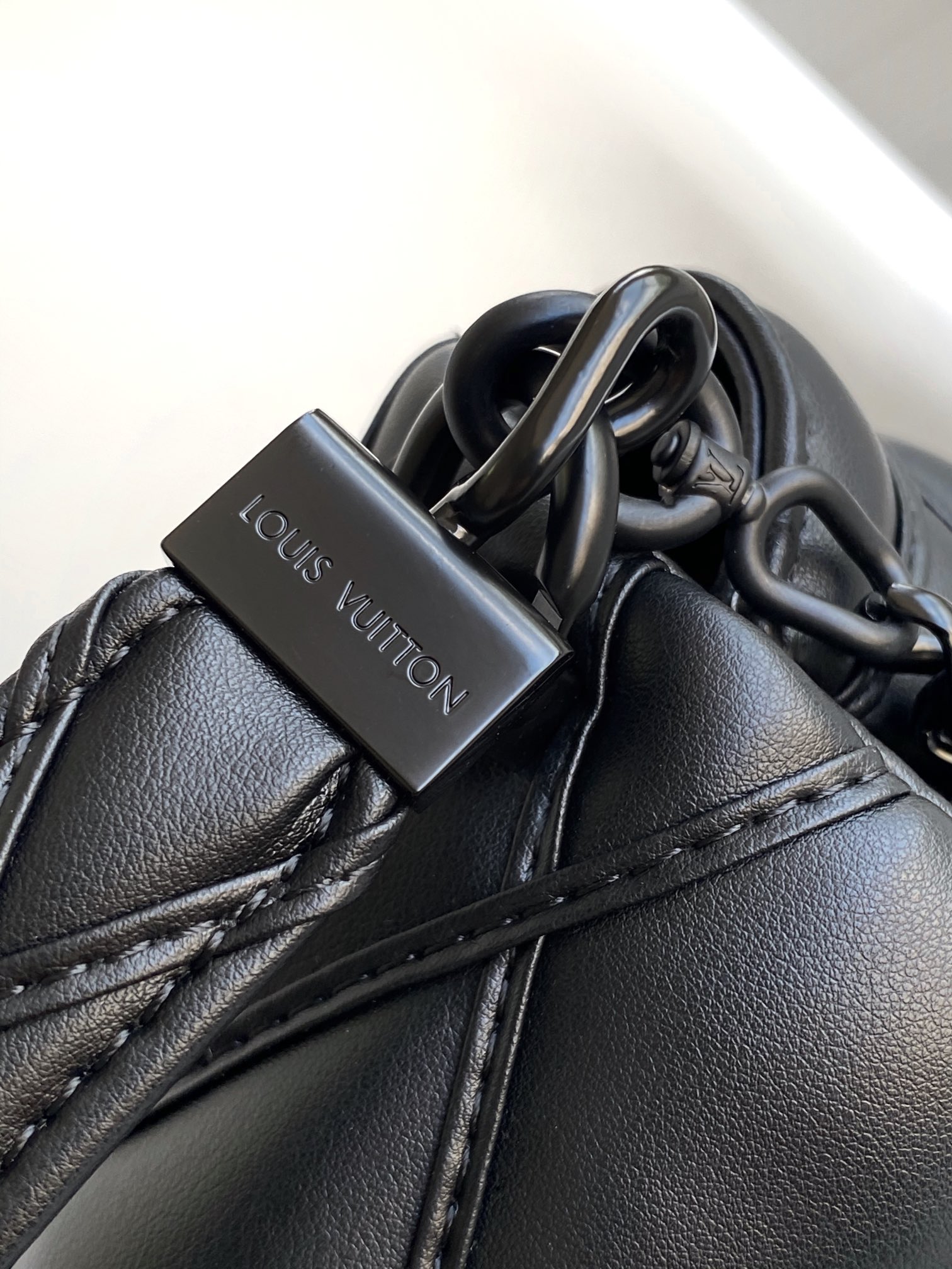 お手頃価格でルイヴィトンカバン黒コピー 斜め掛けバッグ ハンドバッグ レザー 牛革 M25046 ブラック_5