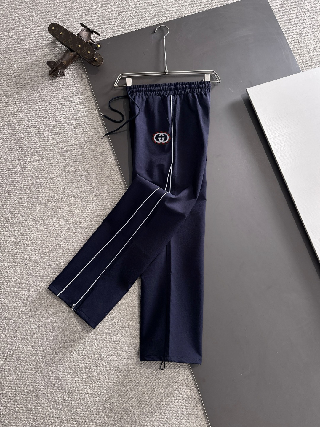 セール開催中 gucci ジャージ ズボンコピー カジュアルパンツ 純綿 ゆったり 薄い ブルー_2